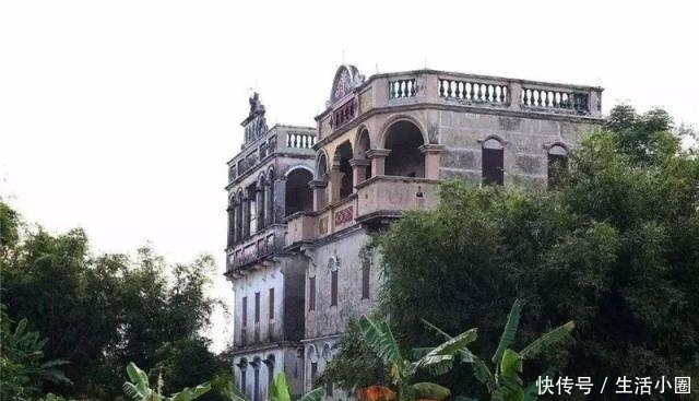 这个村庄堪称中国版吴哥窟，已经荒废二十年，如今已被植物吞噬