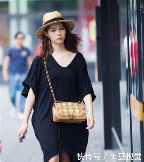  回头率：柔哥的美女街拍朝气蓬勃的美女，街头回头率300