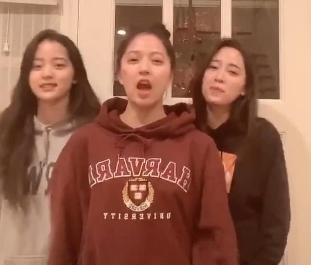 粉丝:欧阳娜娜和姐妹跳舞,不忘在妹妹脸上留下印记,看清后粉丝也想要