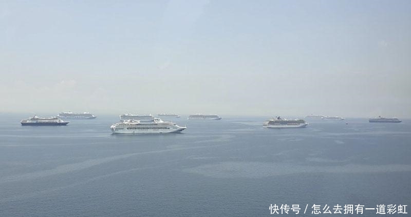 『工作人员』卫星摄下海上奇观:大批豪华游轮付不出停泊费,幽灵般结队闲逛