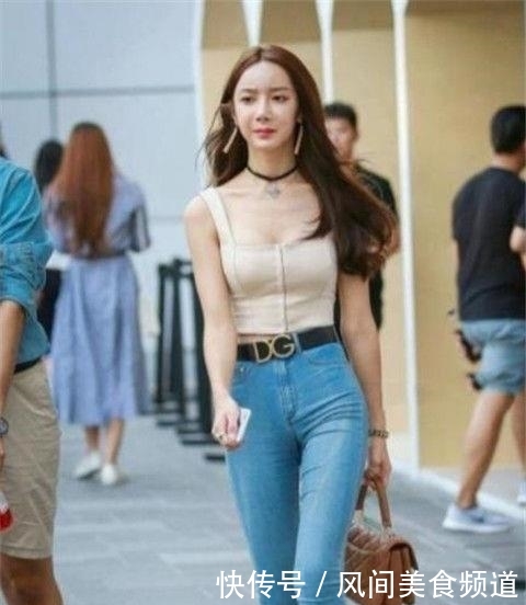 小姐姐:优雅时尚的街拍:身材一级棒的美女,秀出优雅姿态