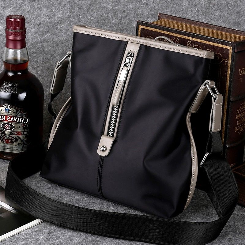 手机，钥匙再不用塞口袋了，国产“开车包”一炮打响，外出更体面