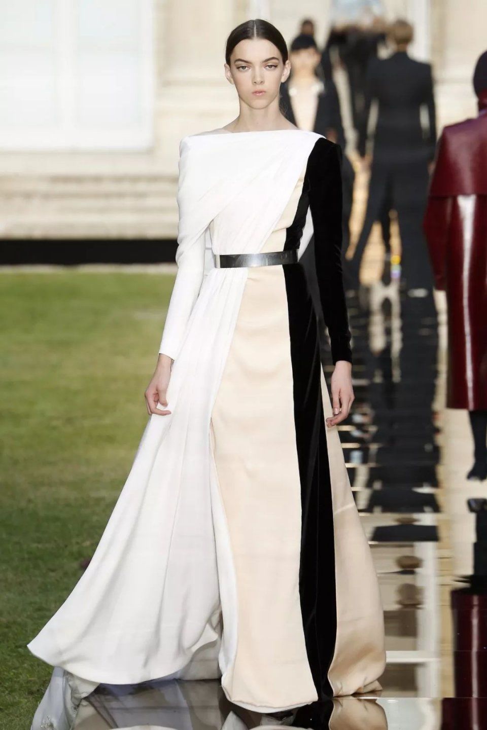 全球最顶级的高定时装周，汇集了世上所有女生的梦想!!