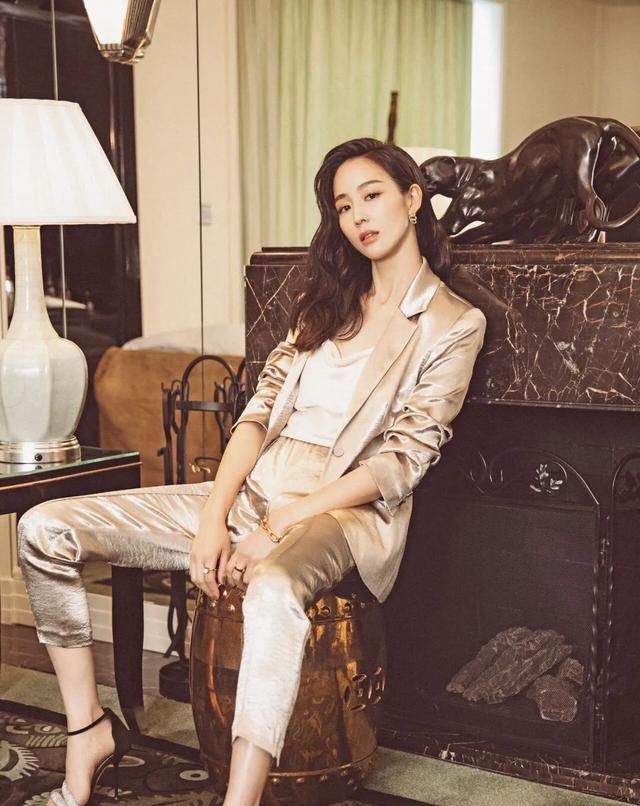 采用■36岁张钧甯穿超短裙秀细长美腿,御姐范十足,网友:这腿我服!