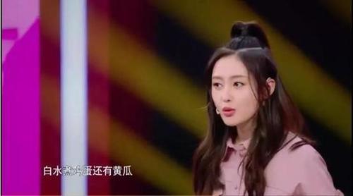 张天爱这条裙子正面极其平淡，可当她转身的瞬间，时间都静止了