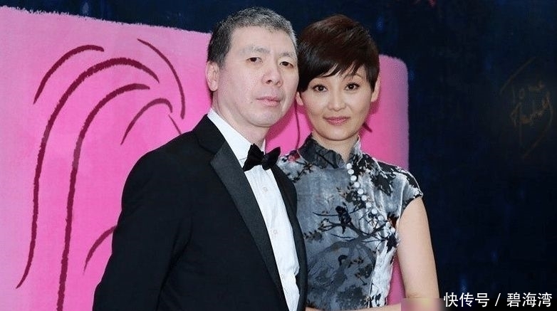 杨采钰:冯小刚“牵手”杨采钰,妻子徐帆一把拦住,网友:这画面太好笑了