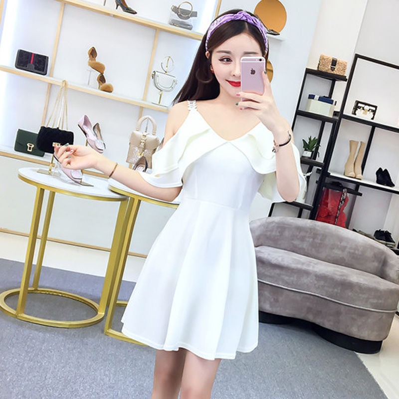 身上有点肉其实只要换上这样的连衣裙就会更美哒