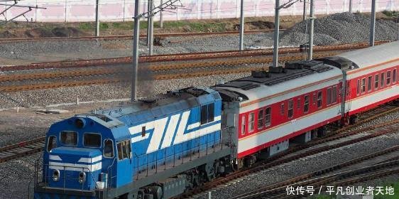  「窗帘」为何当火车深夜路过一些地方的时候，乘务员会强制把窗