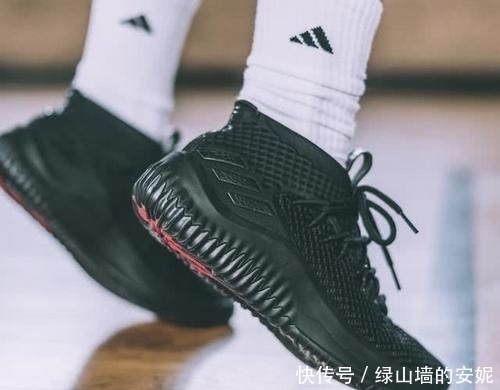 「中帮」Adidas Dame 4,这双超高评价的中帮战靴究竟好在哪里?