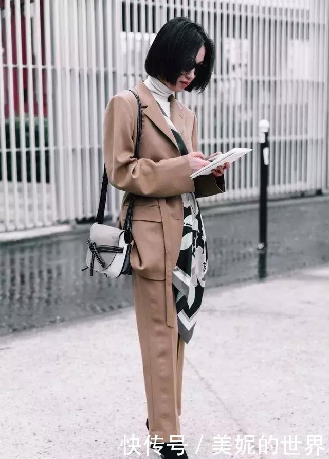 现在流行套装特别是外套配半裙，可以穿出最时髦的style！