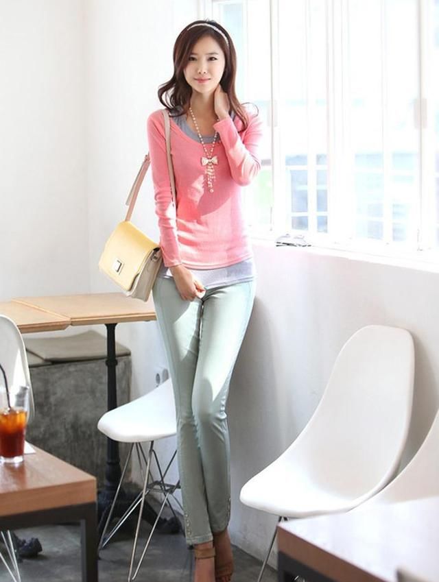 牛仔裤把性感与干练结合，别致搭配绽放光彩