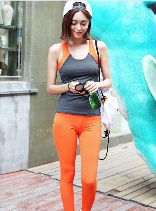 美拍:紧身裤减龄又时尚，上身效果非常棒，彰显女神般的气质!