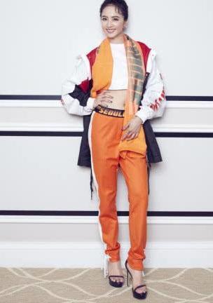 蔡依林不得了!穿休闲装显高10cm不止,网友:这回与高跟鞋无关吧