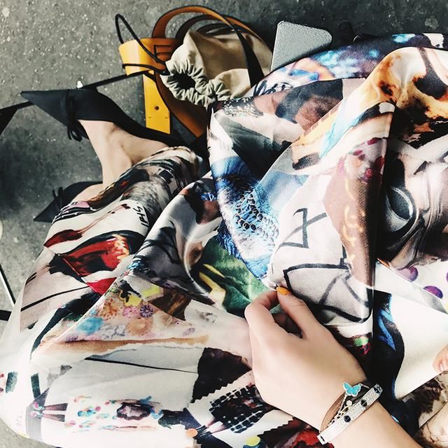 时装搭配ifashion｜吊带处有类似花环扣裙子有质感微微A字型