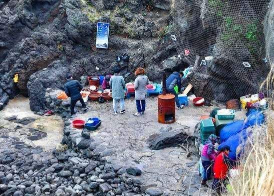 韩国景区贴出“中文警示语”, 游客看后非常生气, 网友却说没毛病