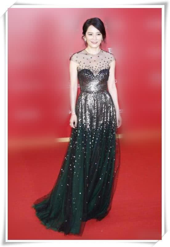 当45岁李冰冰遇上47岁俞飞鸿，这就是自然老去和保养过度的差距！