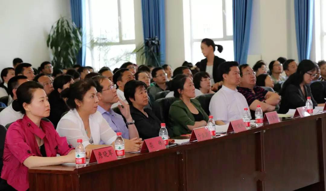 市教育局召开全市基础教育科研工作总结表彰大