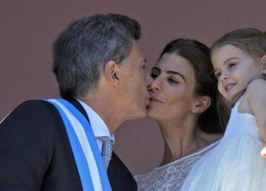 阿根廷第一夫人:穿红裙风情万种，气质与西班牙王后不相上下!