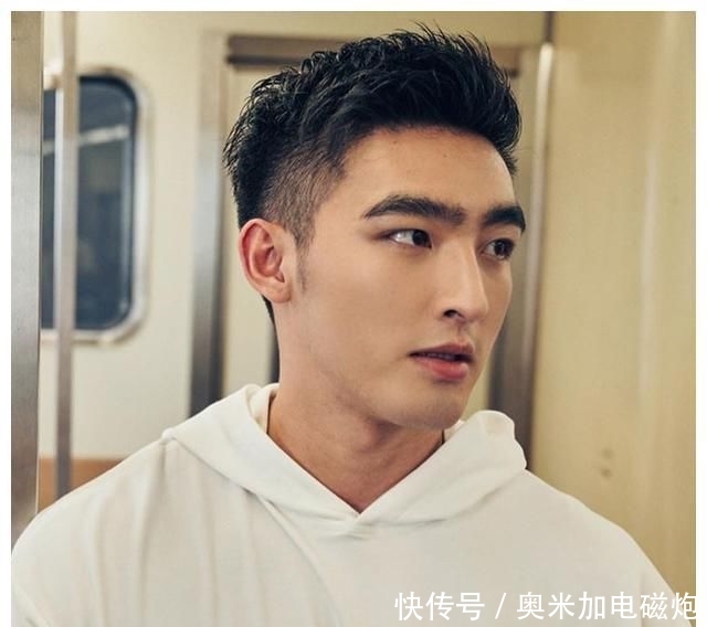 『头发剪短』男生别嫌弃“两边铲光”发型,2020年头发这样剪,干净时尚又帅气