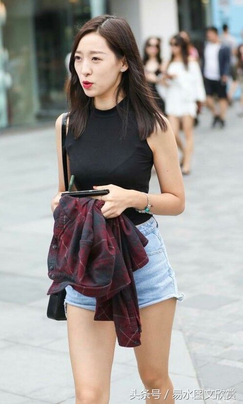 街拍路人:一条路，反反复复走了许多年，依旧走不到尽头