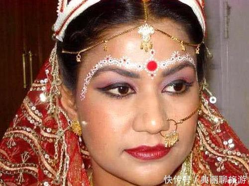 印度富婆来我国旅游，竟通过细节断言中国条件差，现实版坐井观天