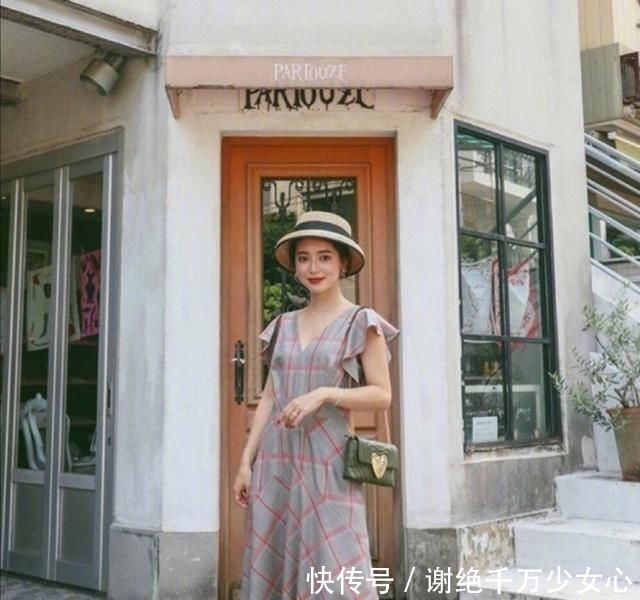  「风衣」春季单品怎样选？风衣就选长款的，裤子就选高腰的，抛开身高局限