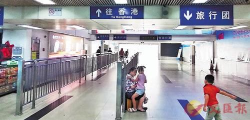 内地赴港游客数暴跌:口岸冷清,旅行社＂转行＂卖插头