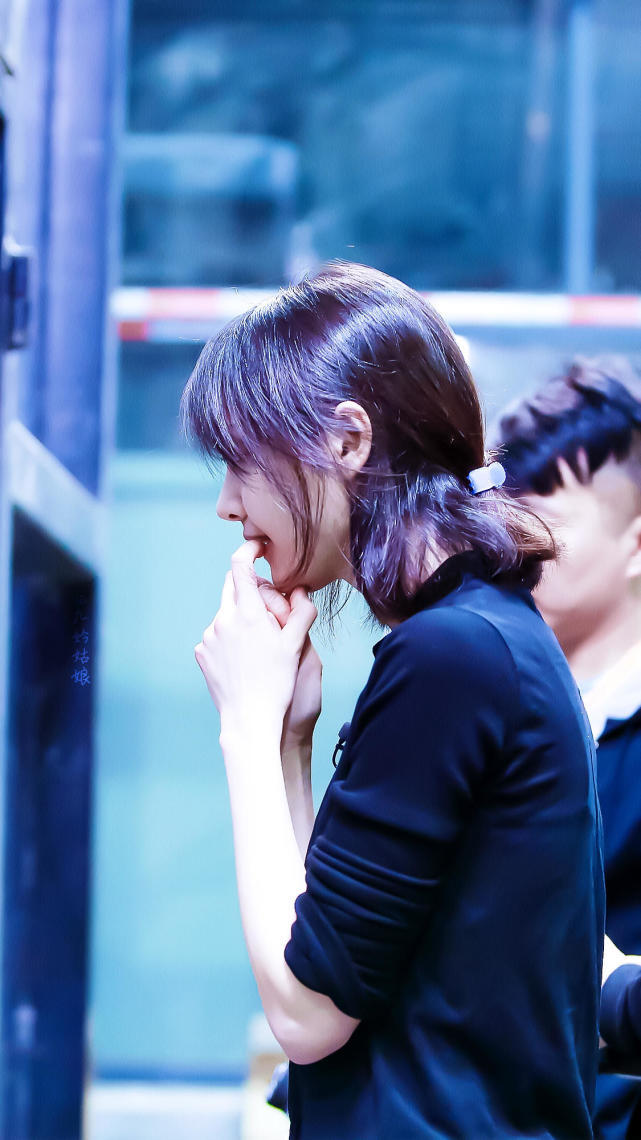 郑爽再次遭抹黑，郑爽爸爸坐不住，发微博澄清！