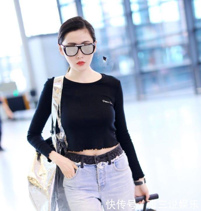 张天爱厉害了! 牛仔裤里面还缝了条“短裤”好奇怎么穿进去的?