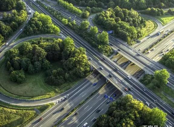 中国想学德国高速不限速？专家：我们还差100年！