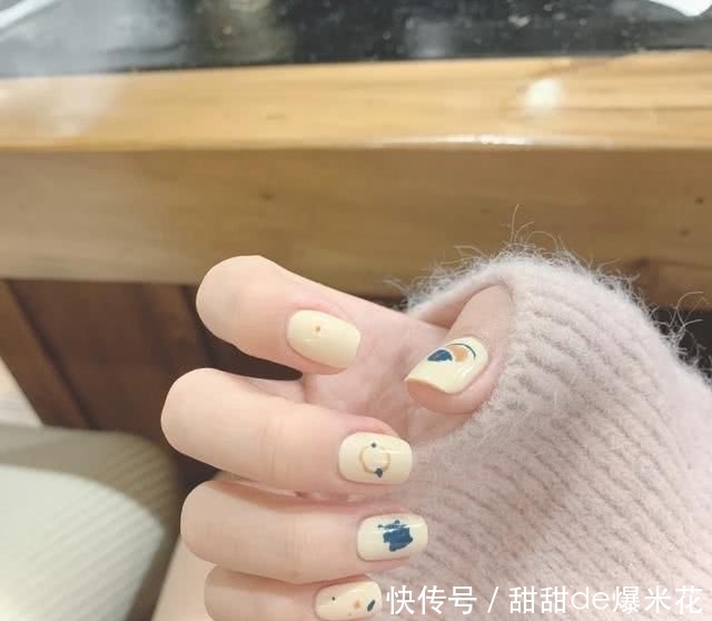  『感觉』春天你做美甲了吗？这几款“仙气逼人的美甲”，让你变得更漂亮
