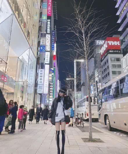  『牛仔靴除』“万人迷”牛仔靴来啦！显瘦又修饰腿型，打造女神装扮的不二之选