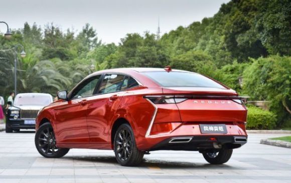  『自动挡』8万左右买什么车？看看这四款热销紧凑型轿车，配置高还是自动挡