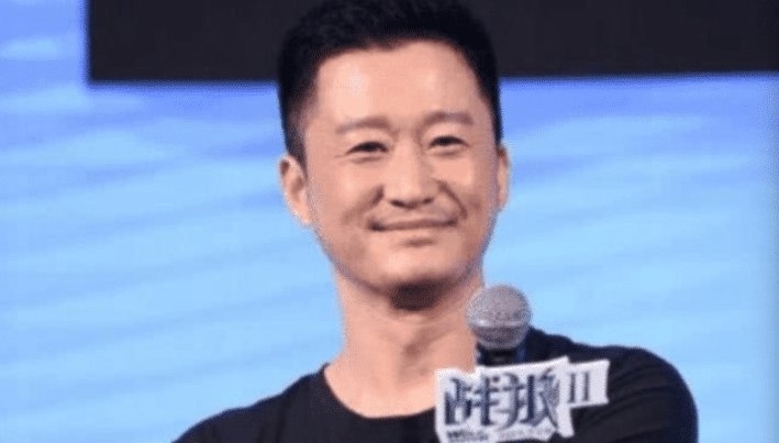  『卢靖姗』她片酬比李连杰和成龙还高，甚至走路都要钱，吴京：请不起！