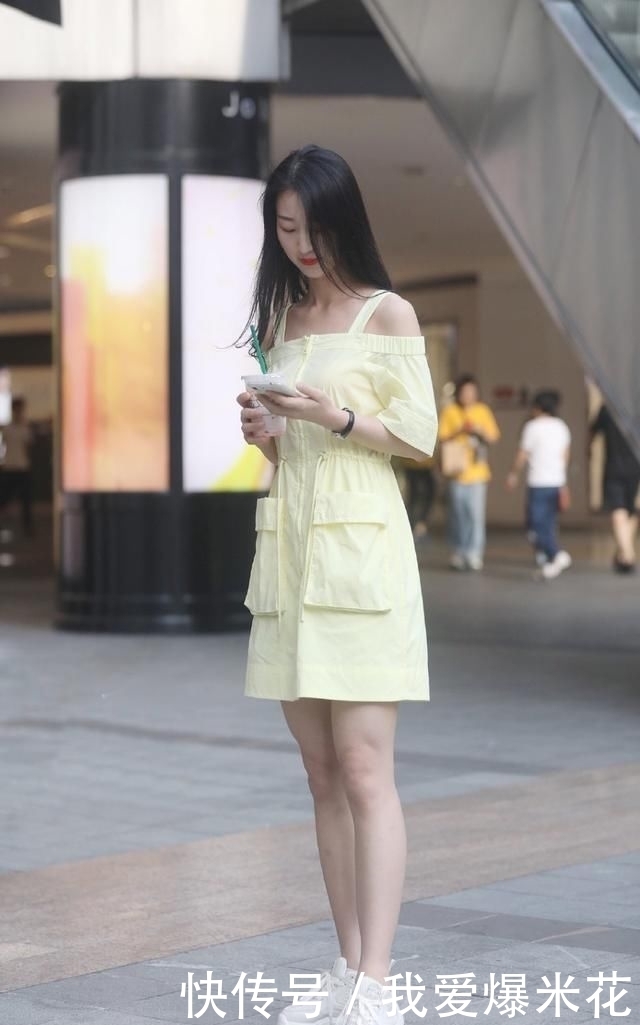  「粉色」身材微胖的美女，粉色紧身裙搭配水晶高跟凉鞋，穿出美丽好身材