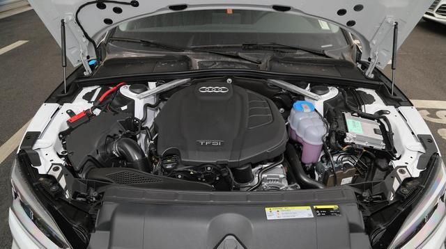  『进口』进口德系四门轿跑选谁 入门版宝马4系对比奥迪A5