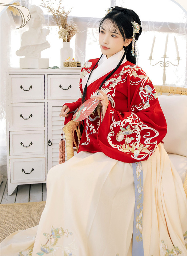 「古韵」穿汉服太显古韵, 微胖女人也可以穿出高贵感, 让人心动又着迷