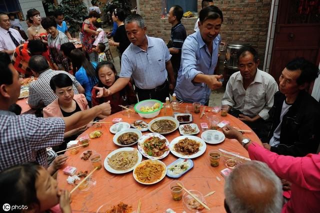  冬天■为何农村冬天红白喜事多？为何老人冬天难熬？听听老人怎