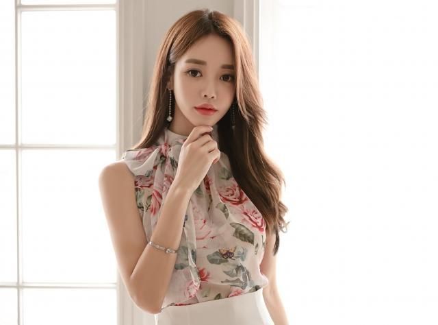 人像摄影：合适的妆容，凸显出模特的迷人和时尚