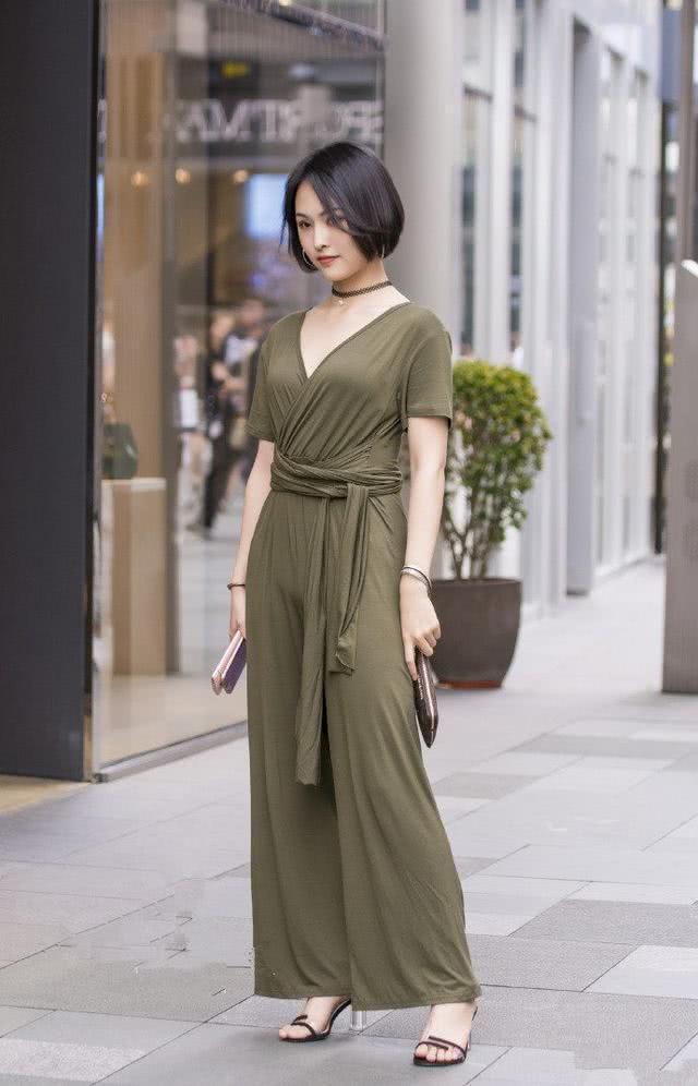 街拍：清爽可人的小姐姐，青春活力很活泼！