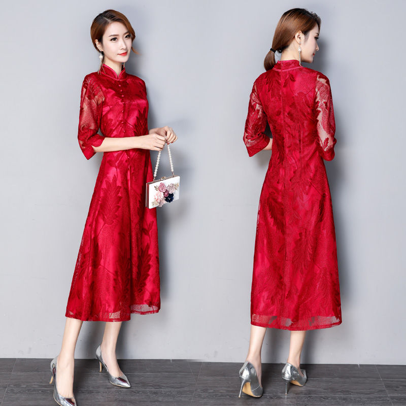 女人一旦52,最好穿嫩点,瞧瞧这时髦秋裙,优雅减龄女人味十足