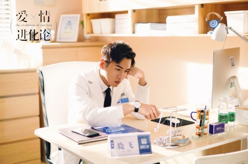 太子妃张天爱带着新发色杀回来了?