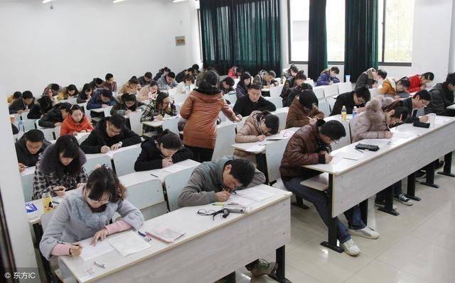 转给孩子看！应届毕业生的专利，考上就是干部！