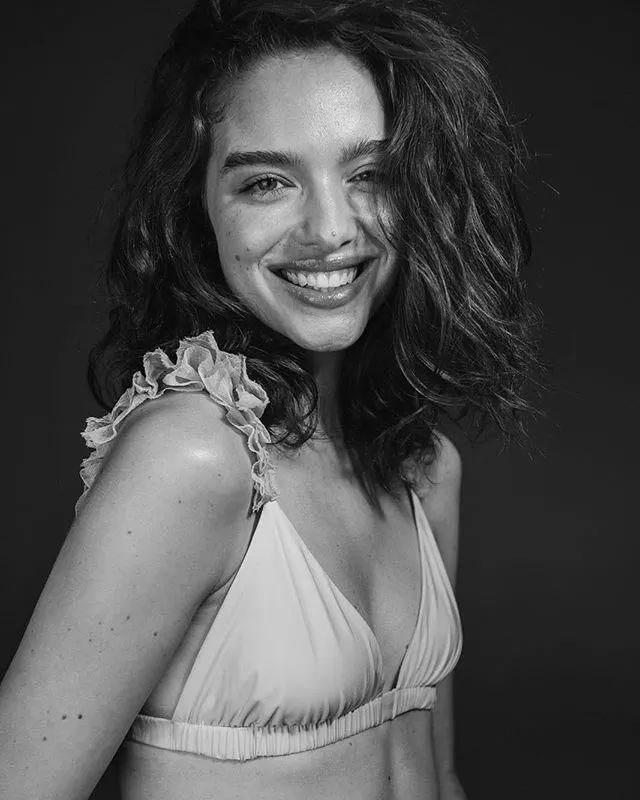 性感的泳衣才是这个夏天的标配