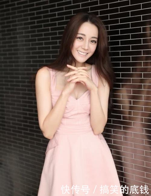 不是我吹，迪丽热巴这条白色长裙除了容易脏，没别的缺点了！