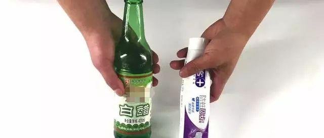  家里：白醋和牙膏混合在一起的妙用，家里主妇都需要
