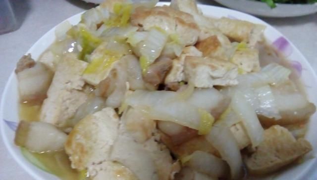 『宝爸』宝爸点名要吃猪肉白菜炖豆腐,宝妈直接做半锅,宝爸:吃过瘾了