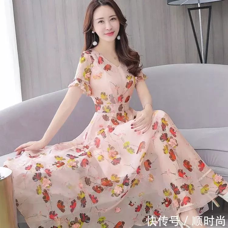 今年很潮流的几款连衣裙，时尚又不贵，三伏天穿时髦又清爽