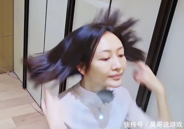 【王鸥】王鸥家中化妆, 无意扫过梳妆台, 这才是属于女明星的化妆品