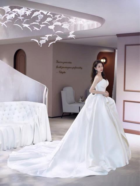  『姐穿婚纱的照片便着』小姐姐太美了 心动了